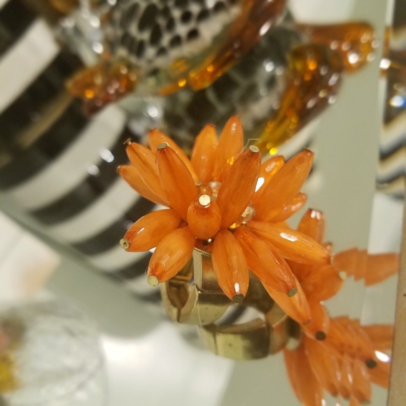 Flower Ring - Picture 2 of 3